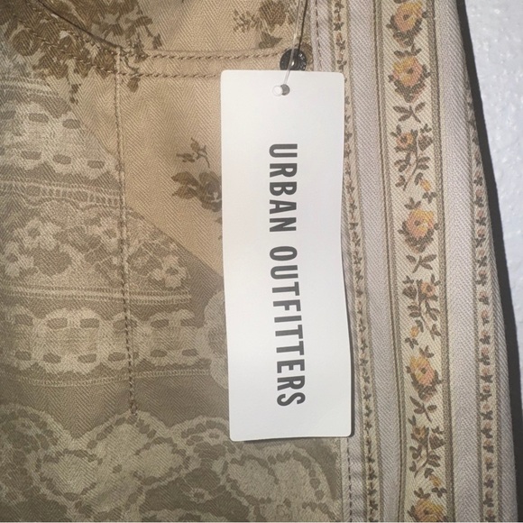 Elise Barrel Leg Pant In Floral from Urban Outfitters. - Picture 5 of 9